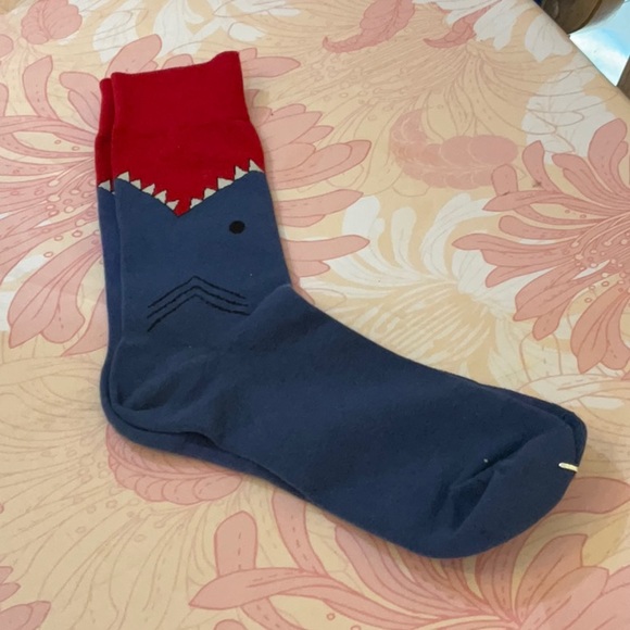 NWOT Mens shark novelty printed pattern socks. - Picture 3 of 3